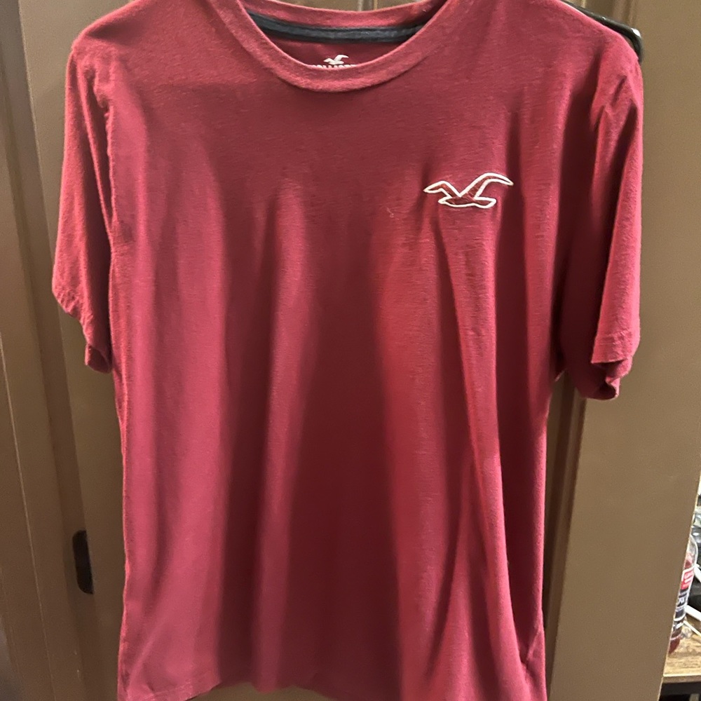 10%OFFMaroon Hollister shirt10%OFF w/ bundle deal 3+